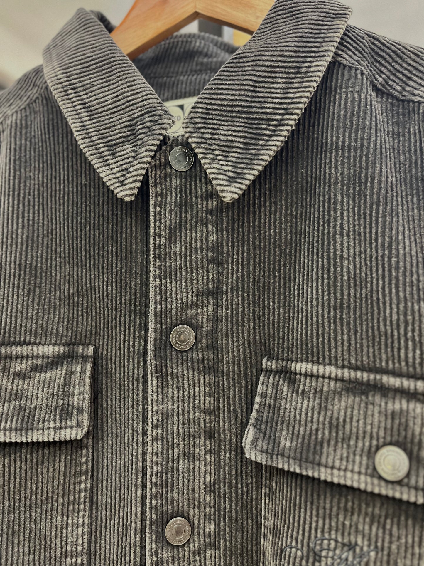 Veste "Looks Like Sherpa" en velours côtelé grey washed doublée sherpa - Ementa