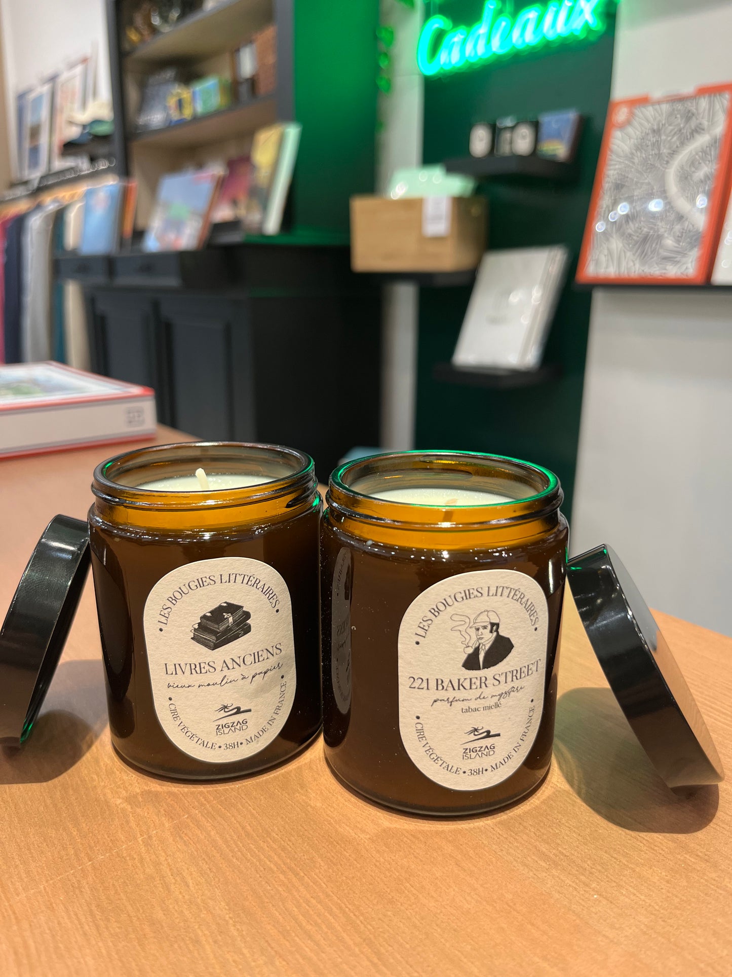 Bougie végétale parfumée en pot d’apothicaire ZIG ZAG ISLAND