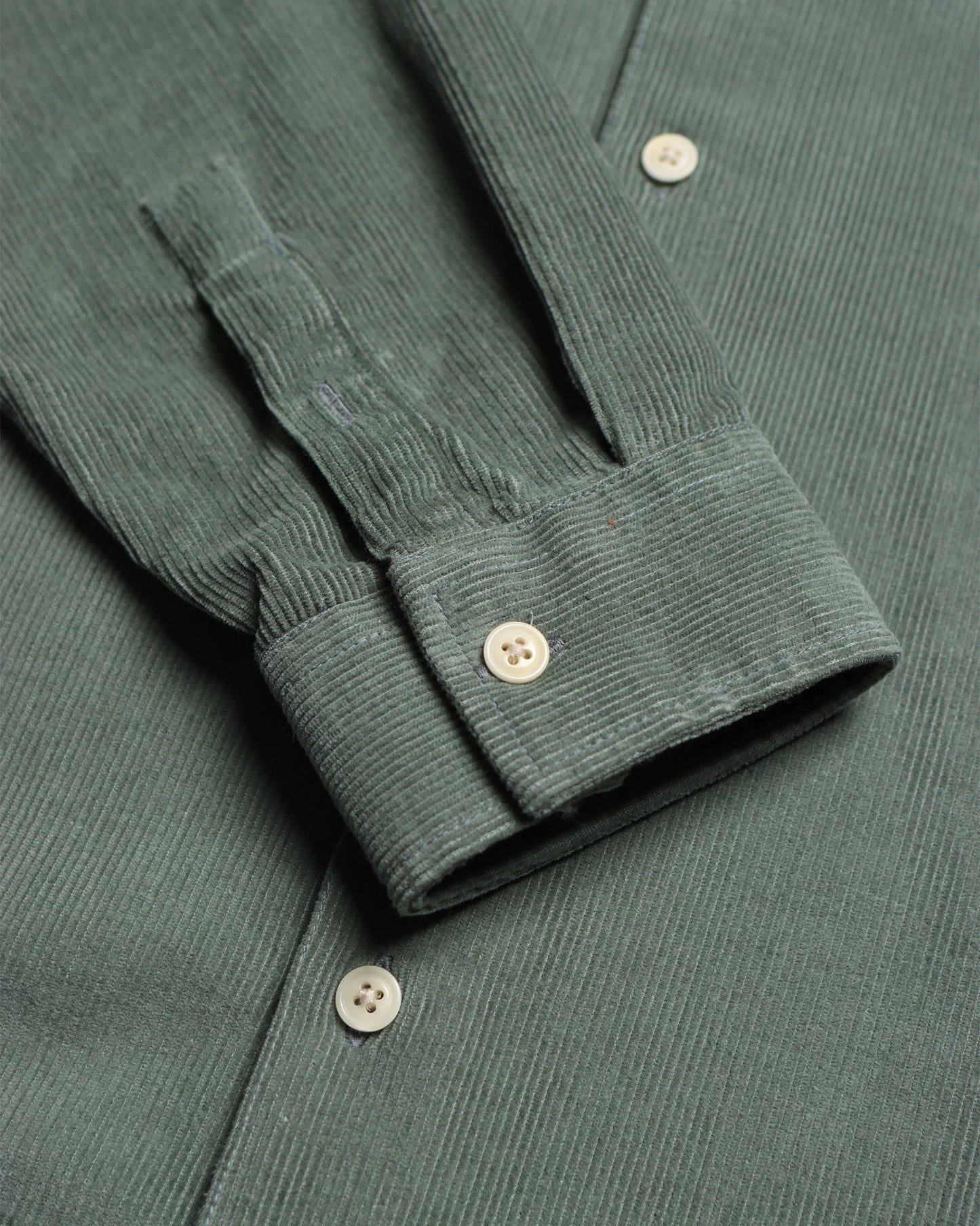 Chemise en velours vert Two Pocket Corduroy FAR AFIELD