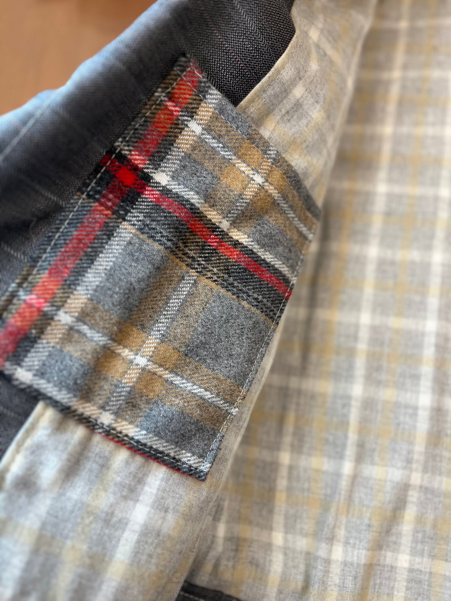 Veste upcyclée en laine Gris/Rouge - FromStuff